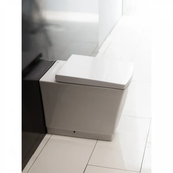 Приставной безободковый унитаз BelBagno Regina BB104CB